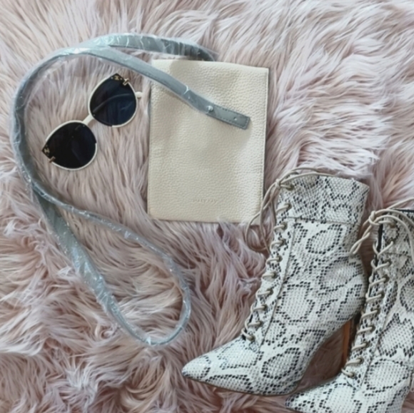 🌟HOST PICK🌟NWT Fashion Nova Shine Bright Booties - Picture 8 of 9